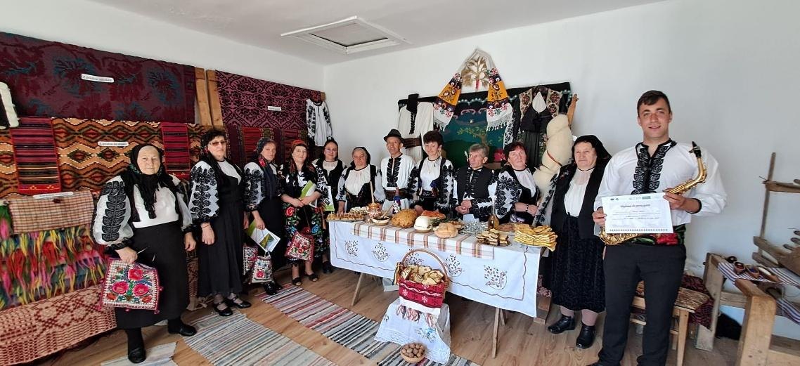 Din albumul comunității Almașu Mare
